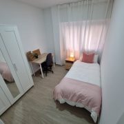 Piso c/ Cristo de la Yedra - Habitación 2 - septiembre 2025 (reservada)